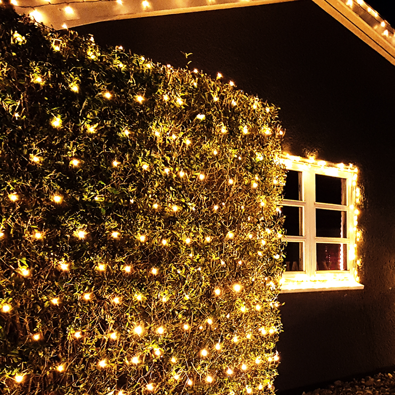 ^ 240 LED NET LIGHT, WARM WHITE, ADAPTOR 36VDC & CONNECTABLE MAX 3 SETS, IP44 200x150cm GREEN CABLE X08240111