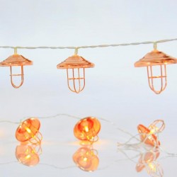ЗЛАТНИ ФЕНЕРЧЕТА С ТОПЛИ БЕЛИ LED СВЕТЛИНИ