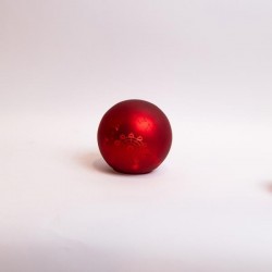 СВЕТЕЩА СТЪКЛЕНА ТОПКА С КОЛЕДЕН ПАРК, ЧЕРВЕНА, 15 СМ
