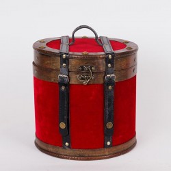 ДЪРВЕНА КУТИЯ ЗА ПОДАРЪЦИ С КАДИФЕ, ЧЕРВЕНА